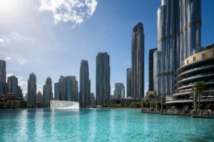 Gratte-ciels modernes au bord de l'eau Dubai Real Estate