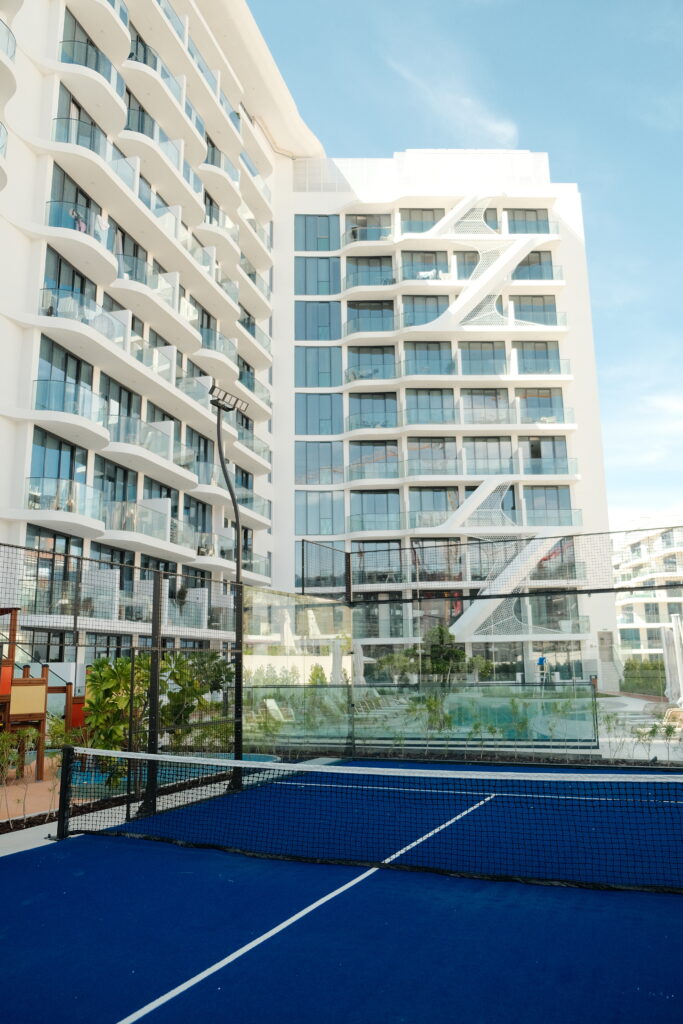 Iman livre Oxford Gardens a Arjan visite terrain et bilan investissement 12