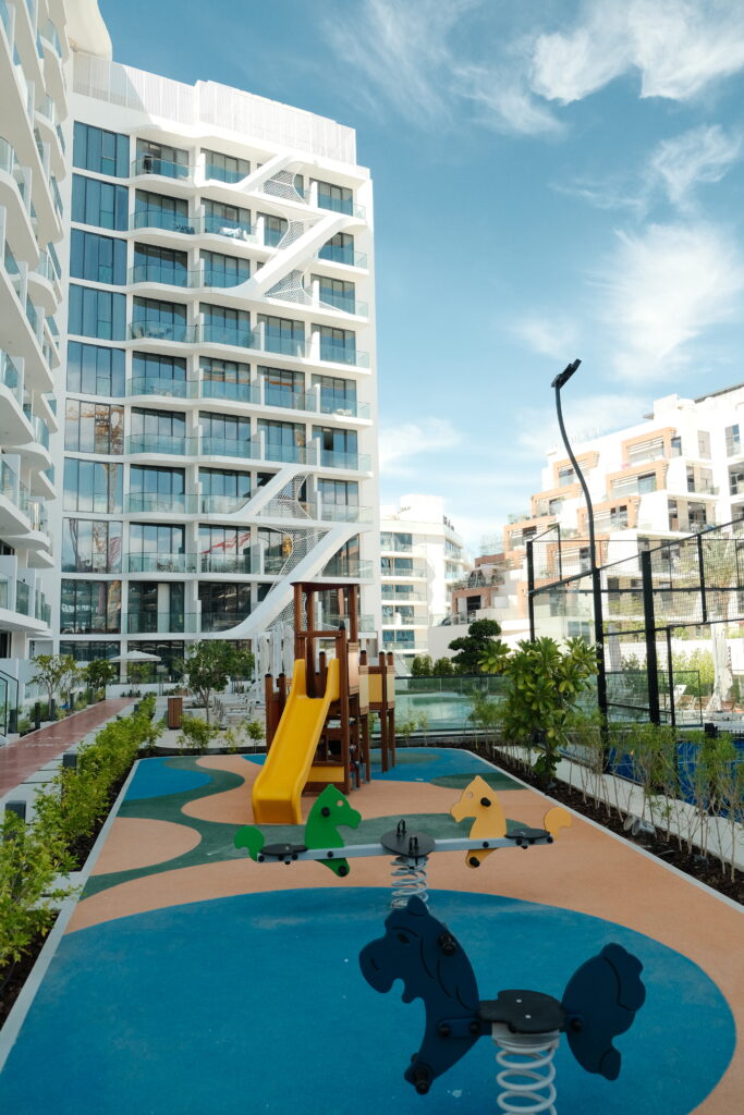 Iman livre Oxford Gardens a Arjan visite terrain et bilan investissement 13