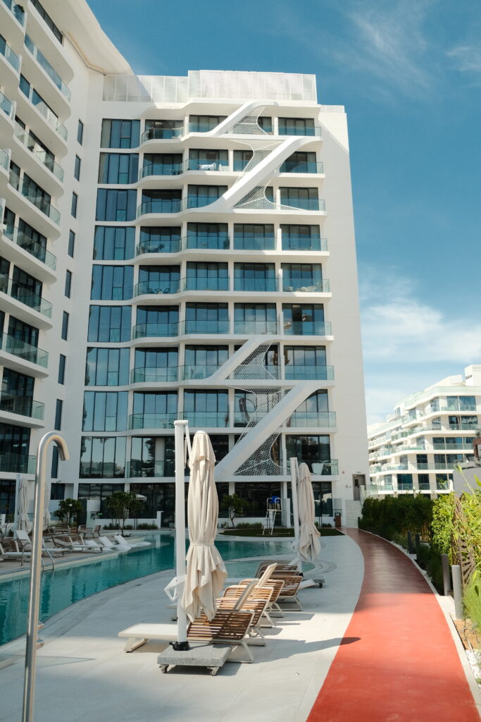 Iman livre Oxford Gardens a Arjan visite terrain et bilan investissement 16