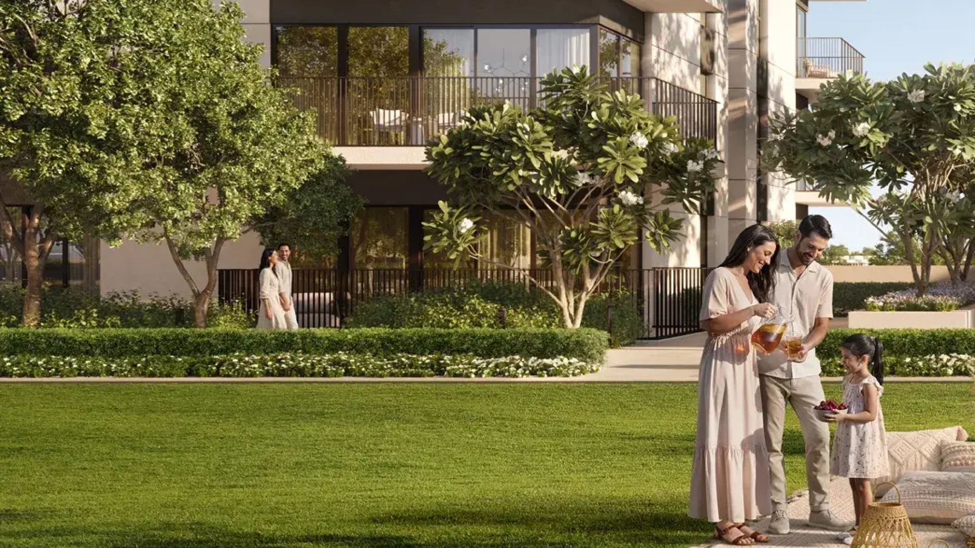 Famille dans un jardin verdoyant Golf Vale Emaar South